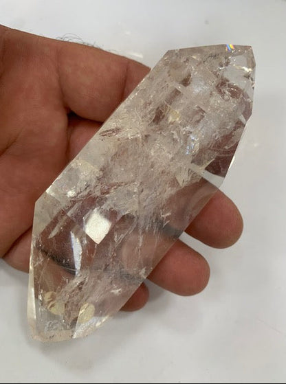 Cristal de roche, pointe bi-déterminée naturelle de 130 x 45 x 30 mm - 230 gr.