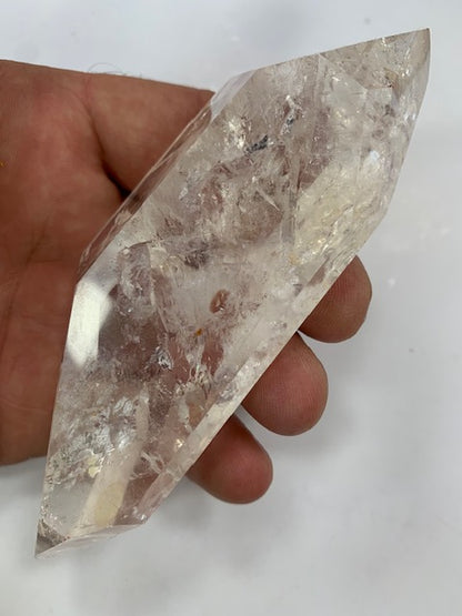 Cristal de roche, pointe bi-déterminée naturelle de 130 x 45 x 30 mm - 230 gr.