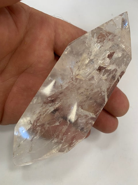 Cristal de roche, pointe bi-déterminée naturelle de 130 x 45 x 30 mm - 230 gr.