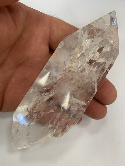Cristal de roche, pointe bi-déterminée naturelle de 130 x 45 x 30 mm - 230 gr.