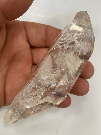 Cristal de roche, pointe bi-déterminée naturelle de 130 x 45 x 30 mm - 230 gr.