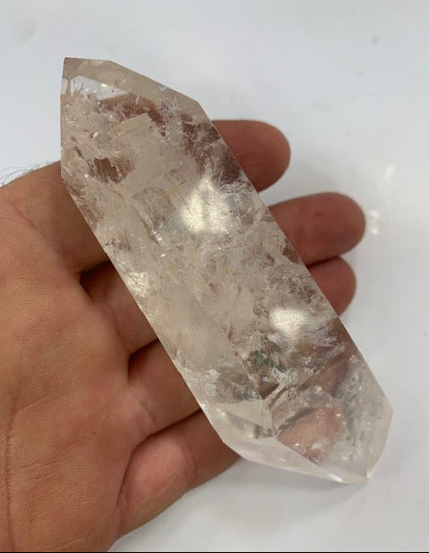 Cristal de roche, pointe bi-déterminée naturelle de 130 x 45 x 30 mm - 230 gr.
