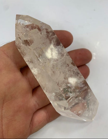 Cristal de roche, pointe bi-déterminée naturelle de 130 x 45 x 30 mm - 230 gr.