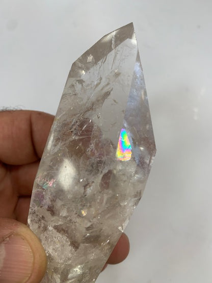 Cristal de roche, pointe bi-déterminée naturelle de 130 x 45 x 30 mm - 230 gr.