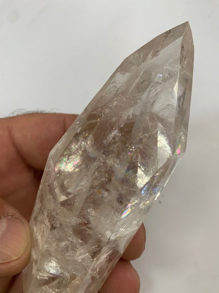 Cristal de roche, pointe bi-déterminée naturelle de 130 x 45 x 30 mm - 230 gr.
