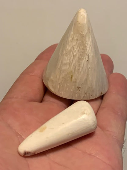 Scolécite (famille des zéolites) – 2 cœurs de druses polis au choix ! Qualité AA à AAA