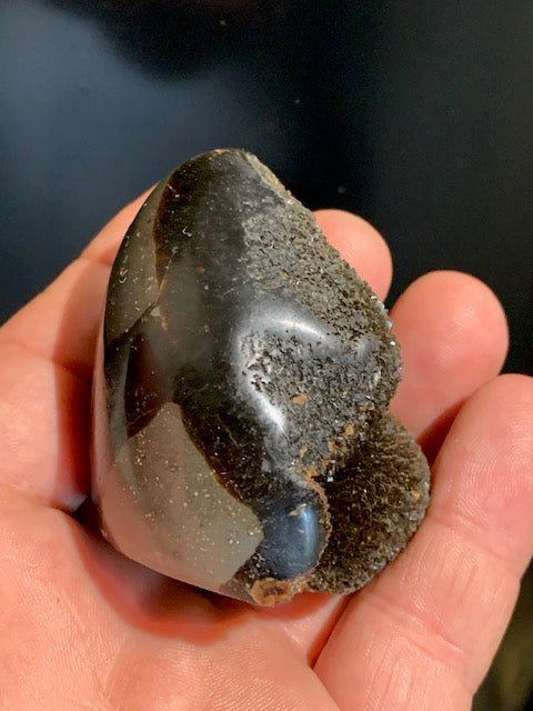 Septaria, freeform display piece, 863 grams - 120 x 85 x 80 millimeters. Superb quality, an open freeform shape full of mineral velvet!