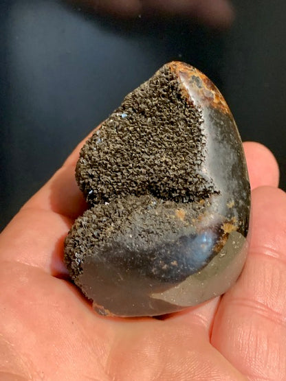 Septaria, freeform display piece, 863 grams - 120 x 85 x 80 millimeters. Superb quality, an open freeform shape full of mineral velvet!