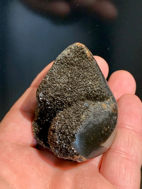 Septaria, freeform display piece, 863 grams - 120 x 85 x 80 millimeters. Superb quality, an open freeform shape full of mineral velvet!