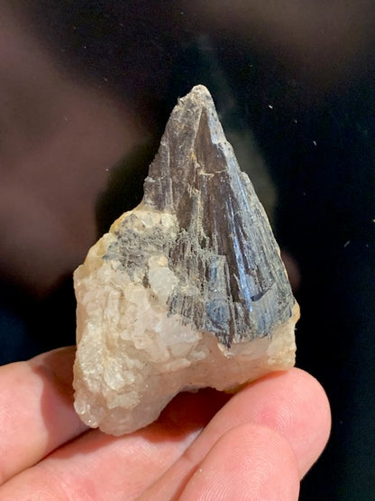 Pyrolusite, raw specimen - 130 mm x 90 x 65 - 705 gr.