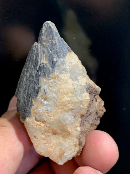 Pyrolusite, raw specimen - 130 mm x 90 x 65 - 705 gr.
