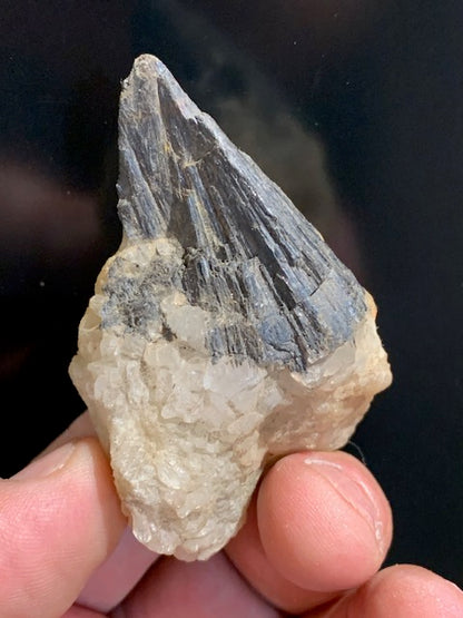 Pyrolusite, raw specimen - 130 mm x 90 x 65 - 705 gr.