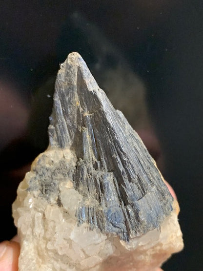 Pyrolusite, raw specimen - 130 mm x 90 x 65 - 705 gr.
