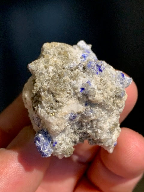 Jaspe K2 (Jaspe K2 - Azurite sur quartz avec traces de pyrite) - Spécimen brut de 34 x 34 x 34 mm -55,2 grammes - Superbes cristaux d'Azurite dans du granit