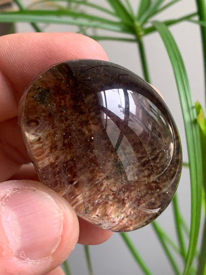 Cristal de Roche/ Quartz Lodolite ou Quartz Chaman – Spécimen naturel - ± 47 mm (H) × 36 × 30 - 67 gr. !