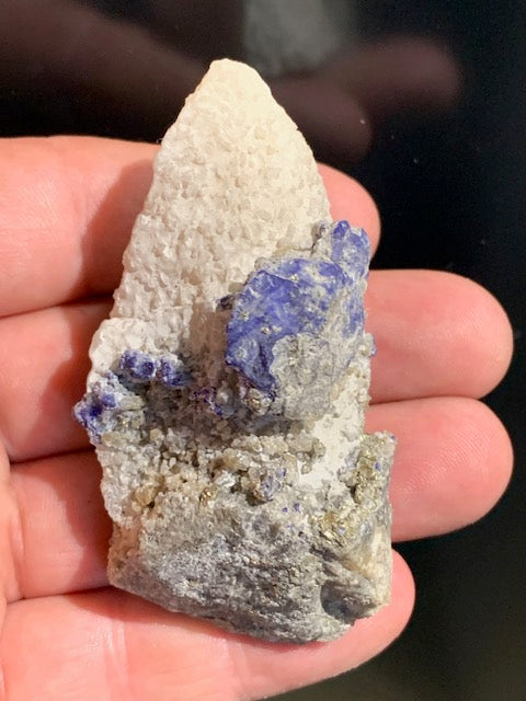 Jaspe K2 (Jaspe K2 - Azurite sur quartz avec traces de pyrite) - Spécimen brut - 72 x 39 x 36 mm - 89,4 grammes - Superbes cristaux d'Azurite dans du granit