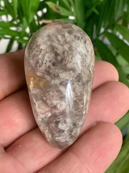 Cristal de Roche/ Quartz Lodolite ou Quartz Chaman – Spécimen naturel - ± 56 mm × 35 × 33 - 81,2 gr. !