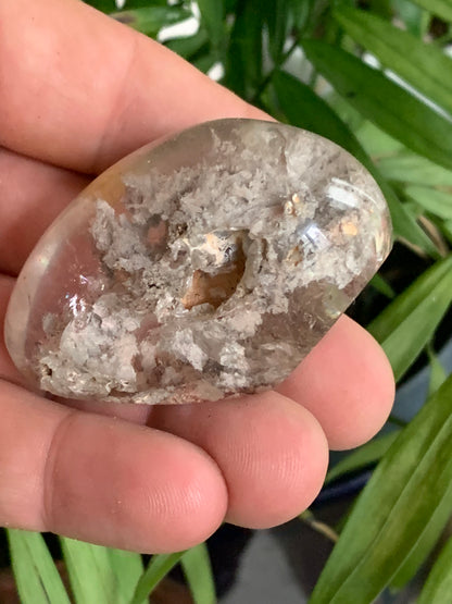 Cristal de Roche/ Quartz Lodolite ou Quartz Chaman – Spécimen naturel - ± 56 mm × 35 × 33 - 81,2 gr. !