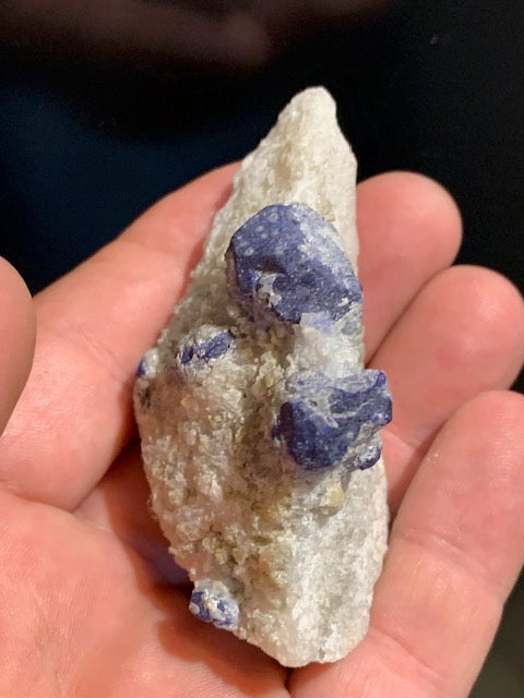 Jaspe K2 (Jaspe K2 - Azurite sur quartz avec traces de pyrite) - Superbes cristaux d'Azurite dans du granit