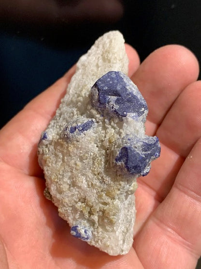 Jaspe K2 (Jaspe K2 - Azurite sur quartz avec traces de pyrite) - Superbes cristaux d'Azurite dans du granit