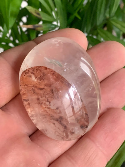 Cristal de Roche/ Quartz Hématoide – Gros galet naturel - ± 50 mm × 40 × 26 - 73 gr. !