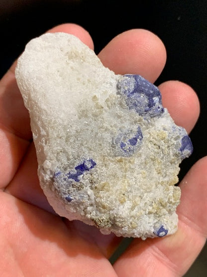 Jaspe K2 (Jaspe K2 - Azurite sur quartz avec traces de pyrite) - Superbes cristaux d'Azurite dans du granit