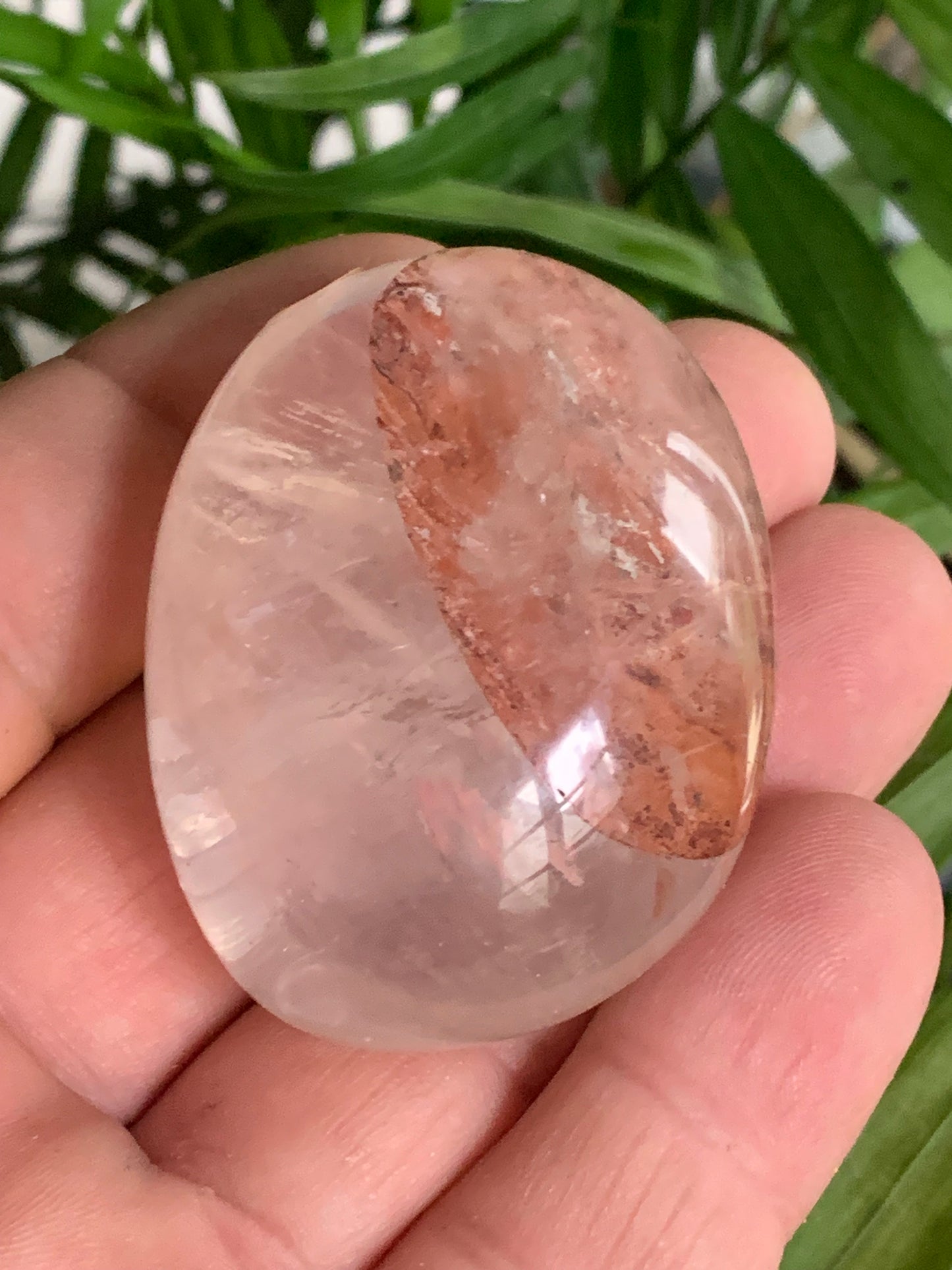 Cristal de Roche/ Quartz Hématoide – Gros galet naturel - ± 50 mm × 40 × 26 - 73 gr. !