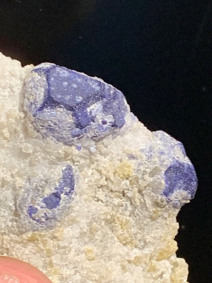 Jaspe K2 (Jaspe K2 - Azurite sur quartz avec traces de pyrite) - Superbes cristaux d'Azurite dans du granit