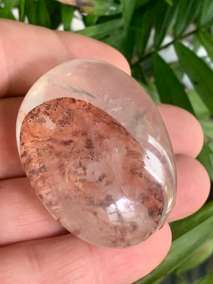 Cristal de Roche/ Quartz Hématoide – Gros galet naturel - ± 50 mm × 40 × 26 - 73 gr. !