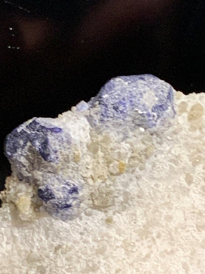 Jaspe K2 (Jaspe K2 - Azurite sur quartz avec traces de pyrite) - Superbes cristaux d'Azurite dans du granit