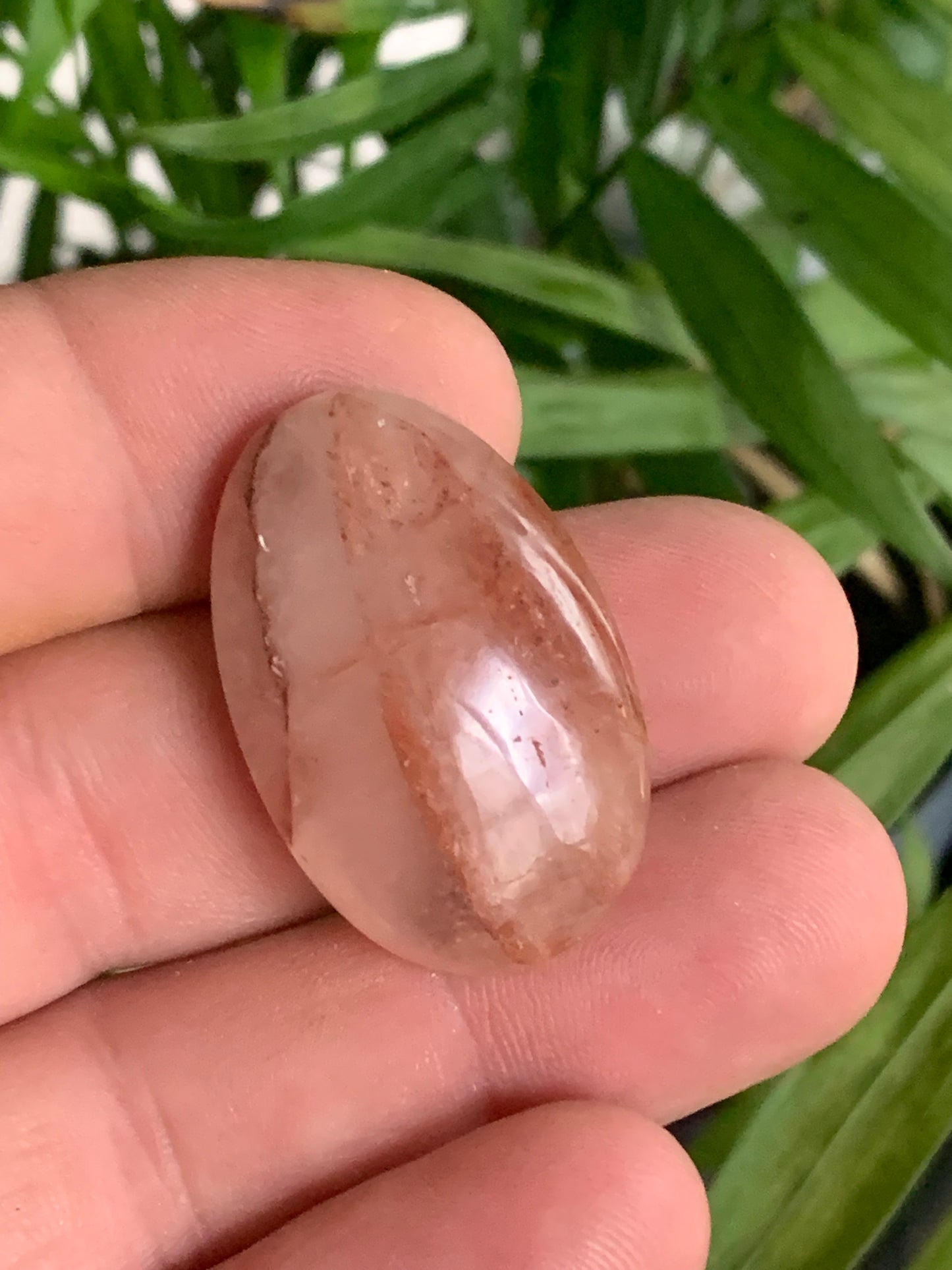 Cristal de Roche/ Quartz Hématoide – Gros galet naturel - ± 35 mm × 23 × 11 - 11 gr. !