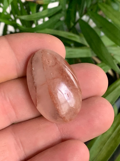 Cristal de Roche/ Quartz Hématoide – Gros galet naturel - ± 35 mm × 23 × 11 - 11 gr. !