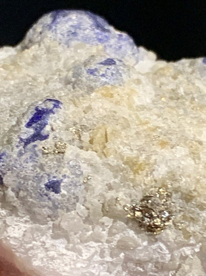 Jaspe K2 (Jaspe K2 - Azurite sur quartz avec traces de pyrite) - Superbes cristaux d'Azurite dans du granit