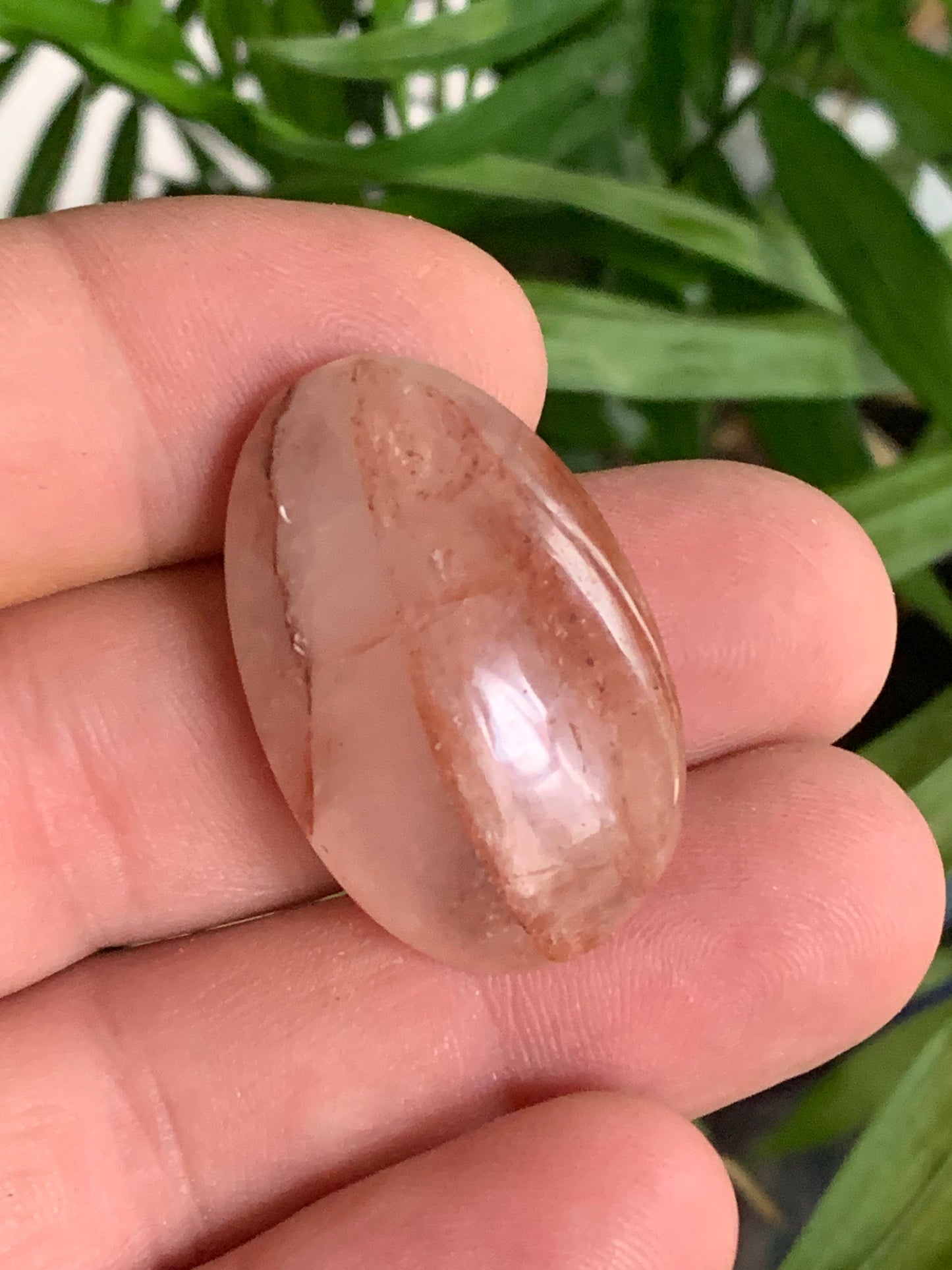 Cristal de Roche/ Quartz Hématoide – Gros galet naturel - ± 35 mm × 23 × 11 - 11 gr. !