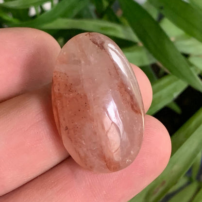 Cristal de Roche/ Quartz Hématoide – Gros galet naturel - ± 35 mm × 23 × 11 - 11 gr. !