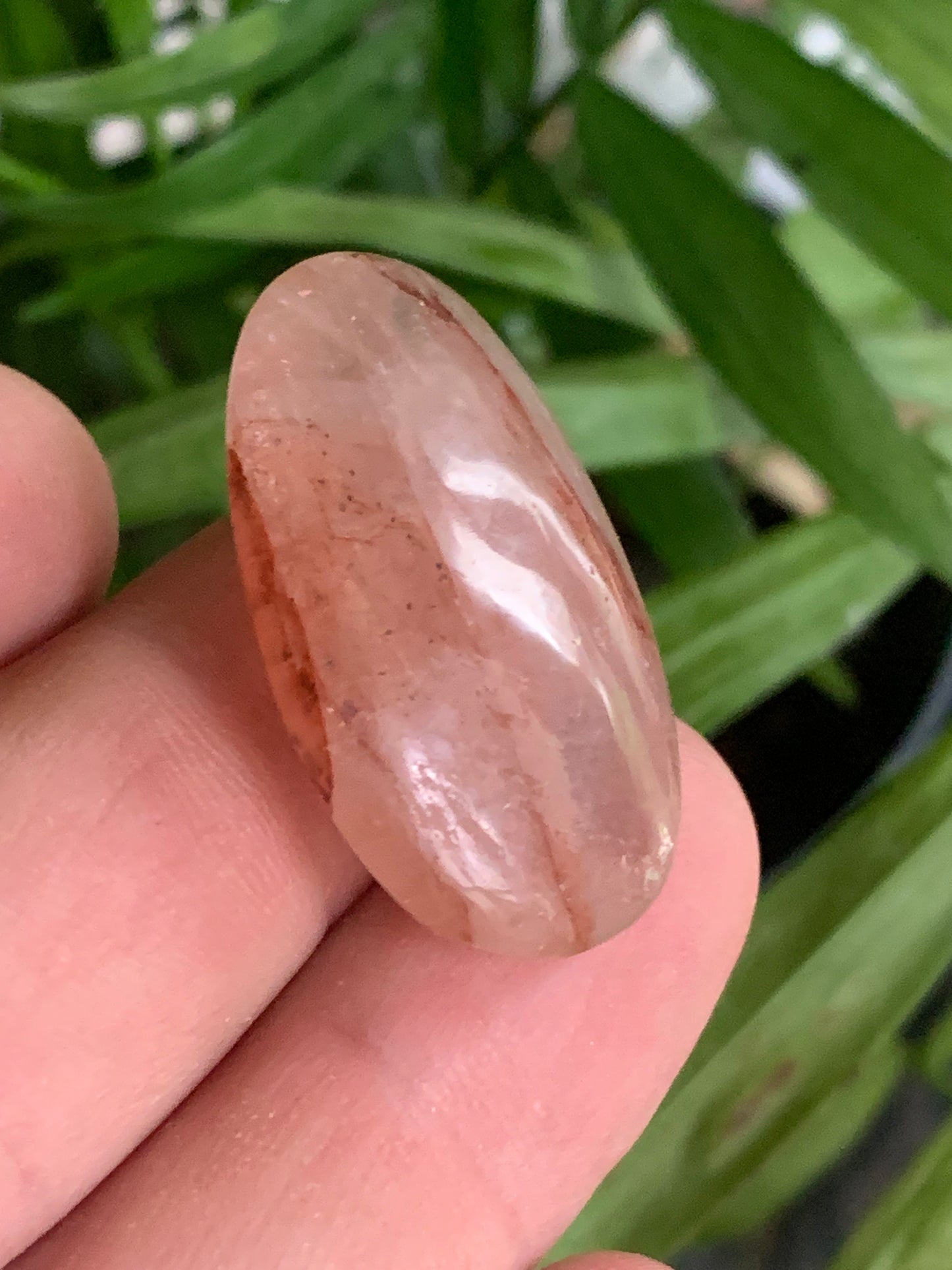 Cristal de Roche/ Quartz Hématoide – Gros galet naturel - ± 35 mm × 23 × 11 - 11 gr. !