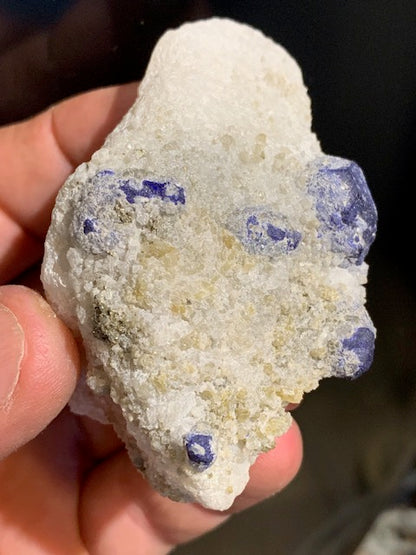Jaspe K2 (Jaspe K2 - Azurite sur quartz avec traces de pyrite) - Superbes cristaux d'Azurite dans du granit