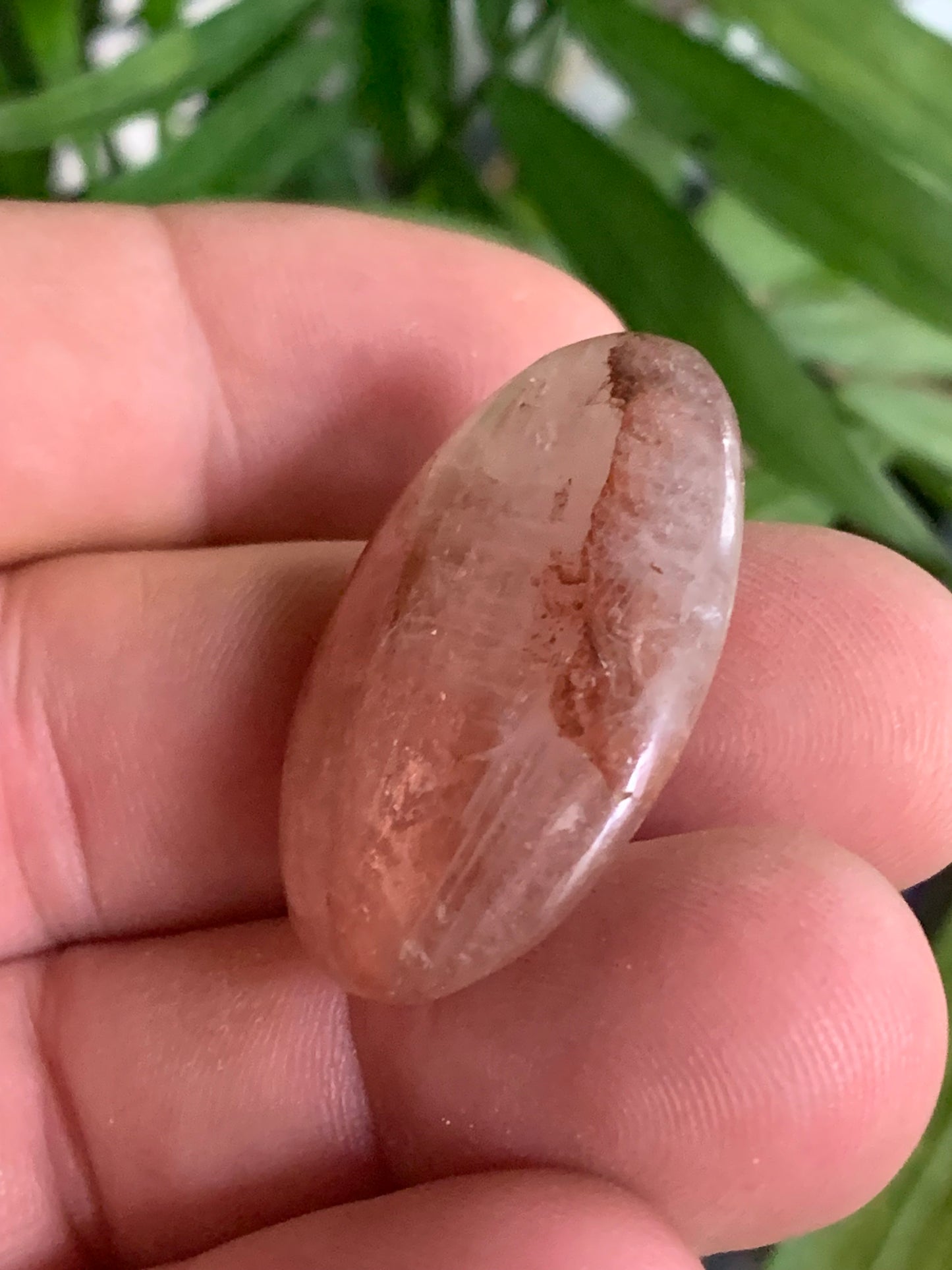 Cristal de Roche/ Quartz Hématoide – Gros galet naturel - ± 35 mm × 23 × 11 - 11 gr. !