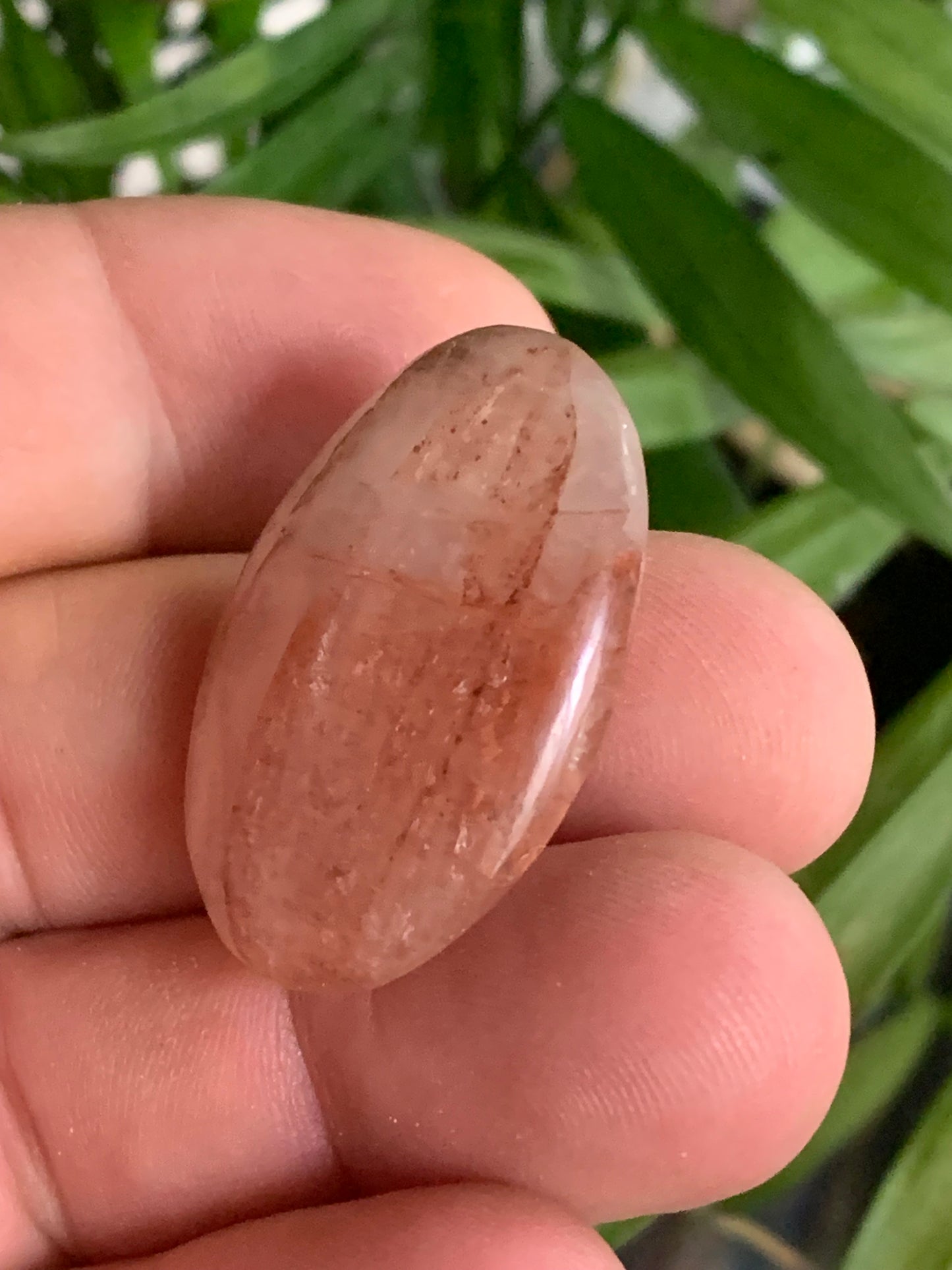 Cristal de Roche/ Quartz Hématoide – Gros galet naturel - ± 35 mm × 23 × 11 - 11 gr. !