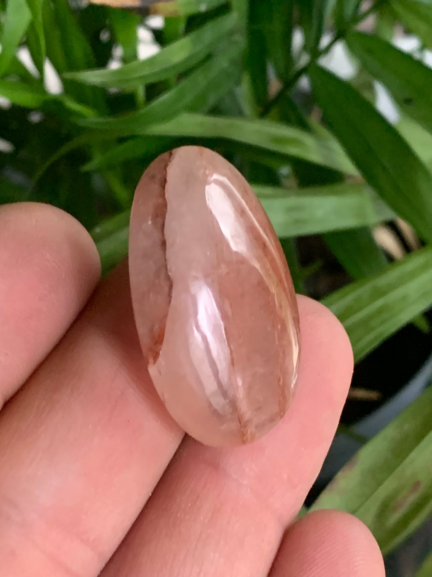 Cristal de Roche/ Quartz Hématoide – Gros galet naturel - ± 35 mm × 23 × 11 - 11 gr. !