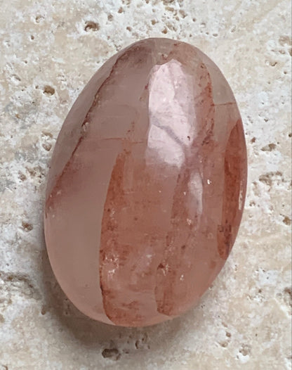 Cristal de Roche/ Quartz Hématoide – Gros galet naturel - ± 35 mm × 23 × 11 - 11 gr. !