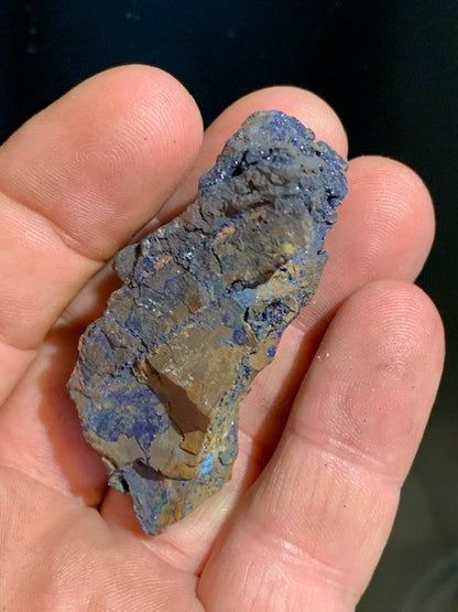 Azurite, beautiful pebble of 77 mm in diameter x 30 - 239 grams! Perfect for massages, collection...