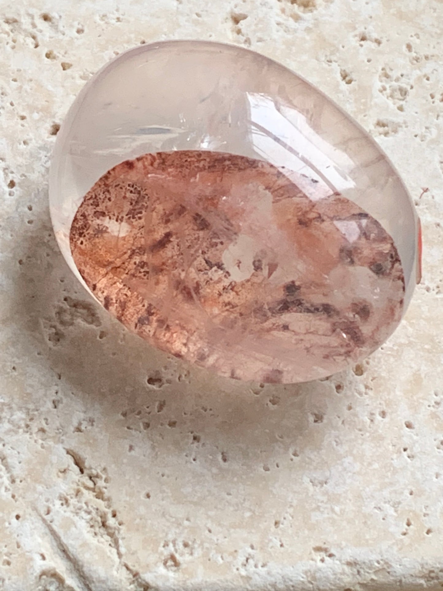 Cristal de Roche/ Quartz Hématoide – Gros galet naturel - ± 50 mm × 40 × 26 - 73 gr. !