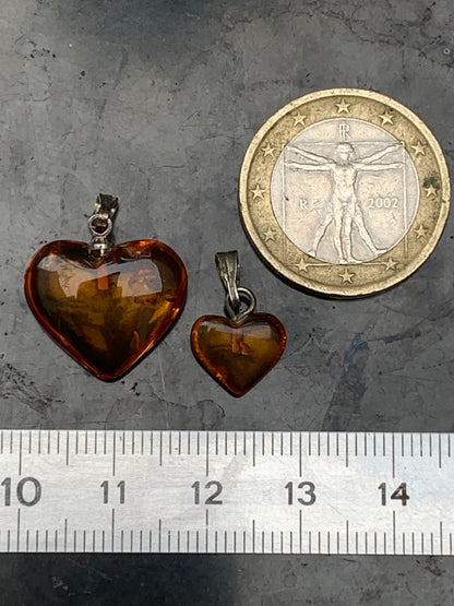 Ambre, pendentif en forme de 'coeur', 2 tailles au choix de 16x18x6 ou 10x10x5 millimètres, vendu avec cordon coulissant (réglable), en cuir noir de 40 à 70 centimètres !
