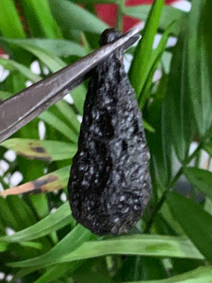 Tectite du Viet-Nam - 40 mm x 16 x 13 - 6,8 grammes. Fascinant, envoutant, hypnotisant !