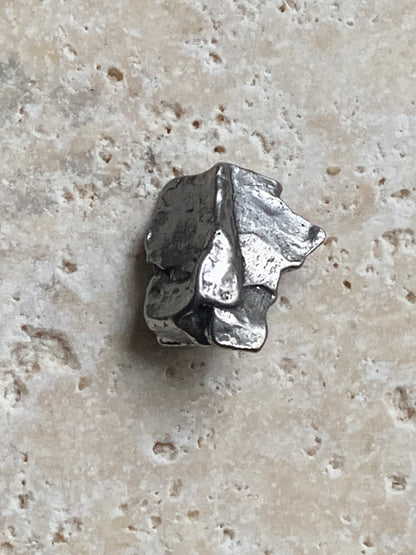 Météorite Campo Del Cielo d'Argentine de 17 x 15 x10 mm - 5,1 gr. Très belle qualité, morceau entier et compact !