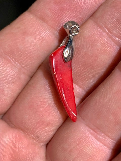 Coral/Gorgonian, pendant made by G & Z, measuring 35x8x7 millimeters, sold with an adjustable sliding cord, in black leather from 40 to 70 centimeters!