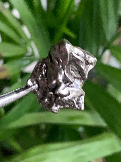 Météorite Campo Del Cielo d'Argentine de 17 x 15 x10 mm - 5,1 gr. Très belle qualité, morceau entier et compact !