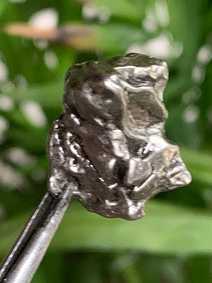 Météorite Campo Del Cielo d'Argentine de 17 x 15 x10 mm - 5,1 gr. Très belle qualité, morceau entier et compact !