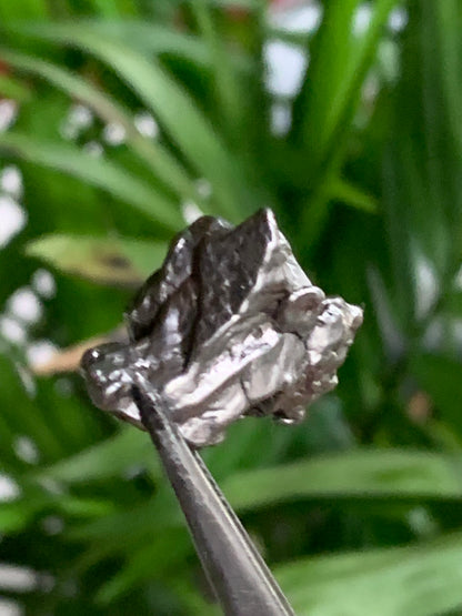 Météorite Campo Del Cielo d'Argentine de 19x19x14 mm - 9,1 gr. Très belle qualité, morceau entier et compact !